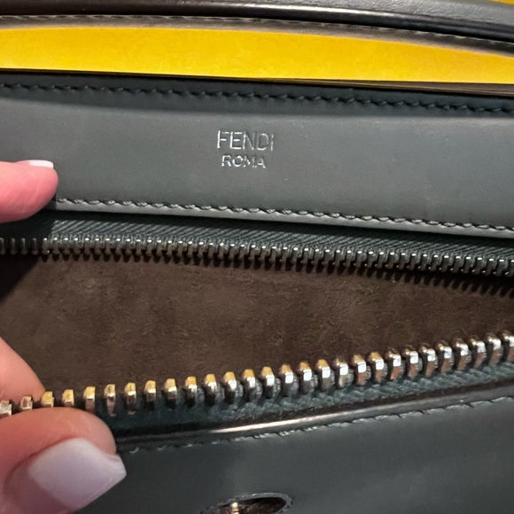 Medium Whipstitch Fendi Dotcom - Picture 2 of 8